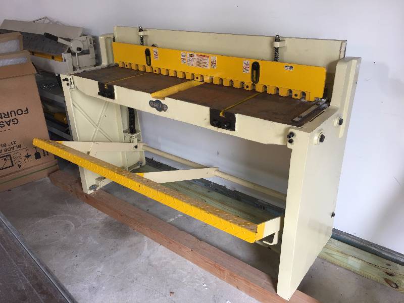 lot 401 image: Shop Fox 52 Metal Working Foot Shear