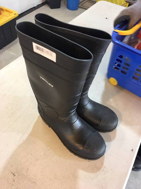 lot 536 image: Like New Rubber Boots