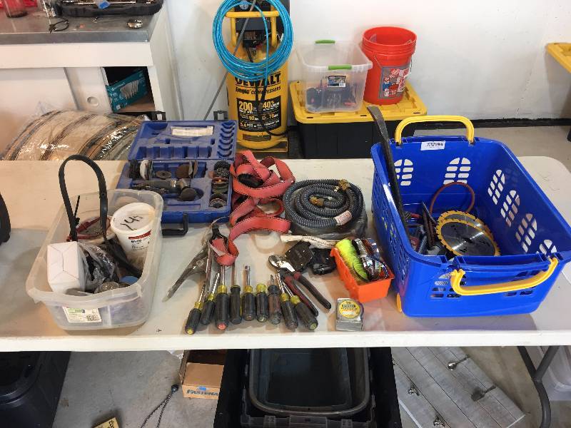 lot 537 image: Blue Point Angled Die Grinder & Misc. Tool Lot