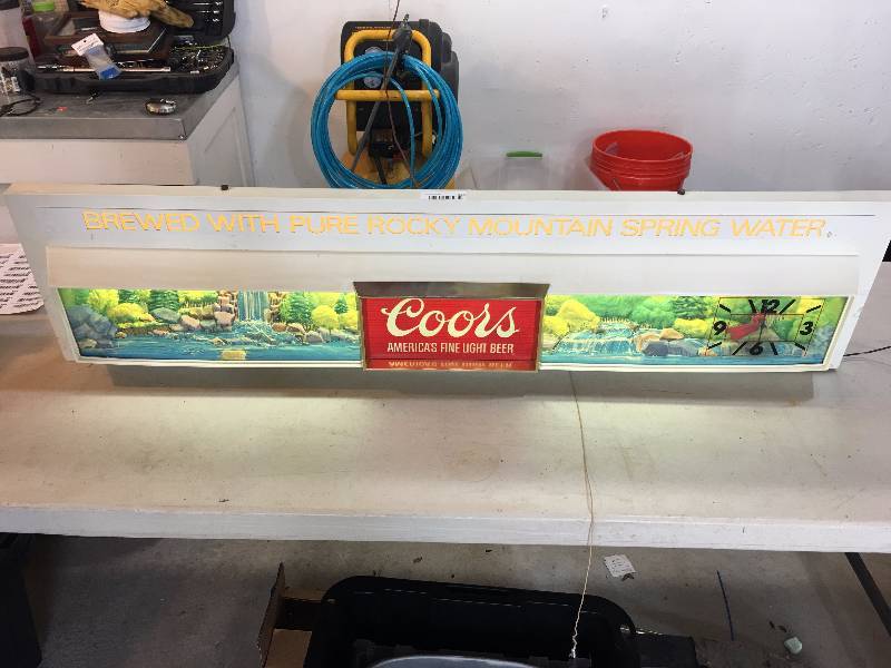 lot 540 image: Vintage 1976 Lighted Coors Sign
