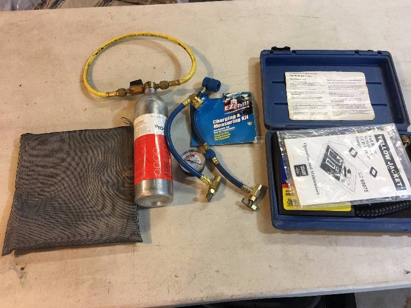 lot 554 image: Yellow Jacket Vacuum Gauge and AC Accessories