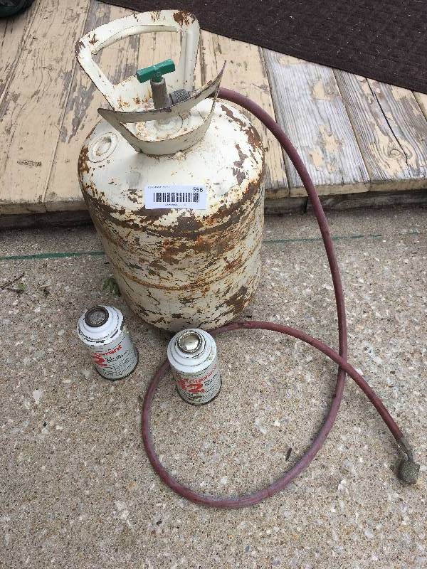 lot 556 image: R12 Refrigerant