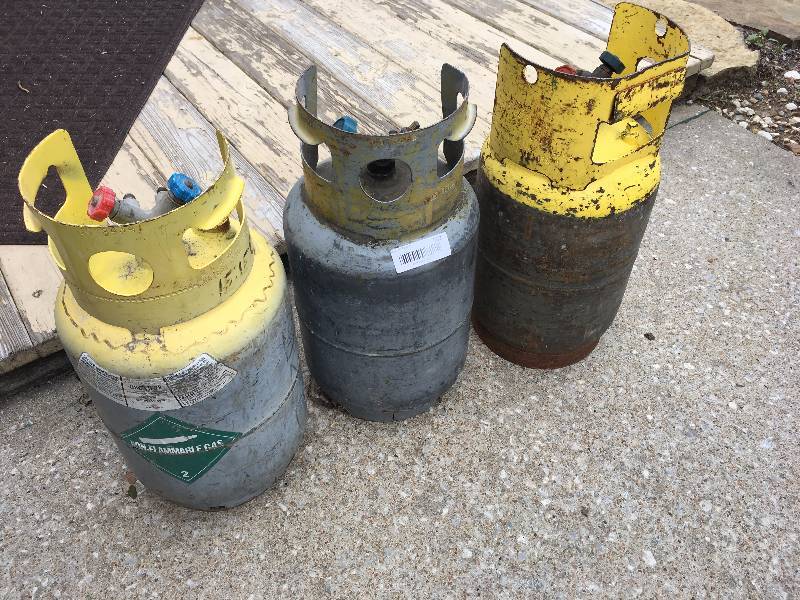 lot 557 image: Lot of 3 AC Recovery Tanks
