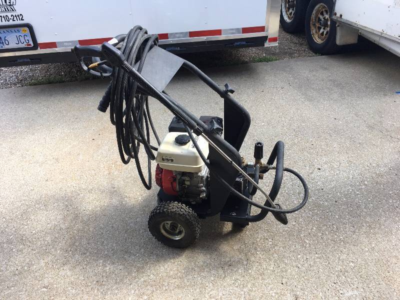 lot 566 image: Commercial Power Washer RUNS GREAT