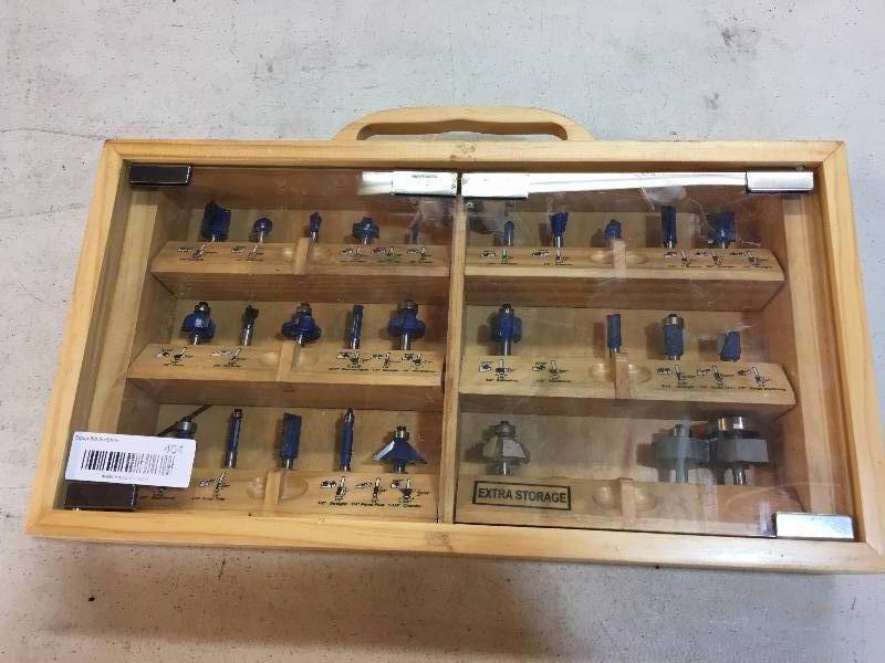 lot 404 image: NICE CARBIDE TIPPED ROUTER BITS IN BOX