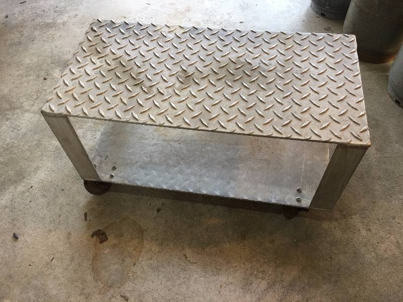 lot 417 image: Aluminum Diamond Tread Rolling Bench