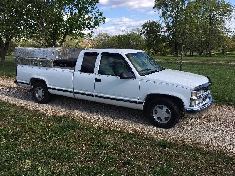 lot 200 image: 1997 CHEVROLET SILVERADO 1500  Pick Up - Nice TOOL BOXES INCLUDED