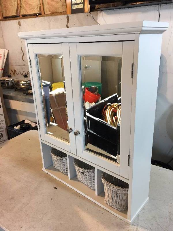 lot 418 image: White Wall Cabinet