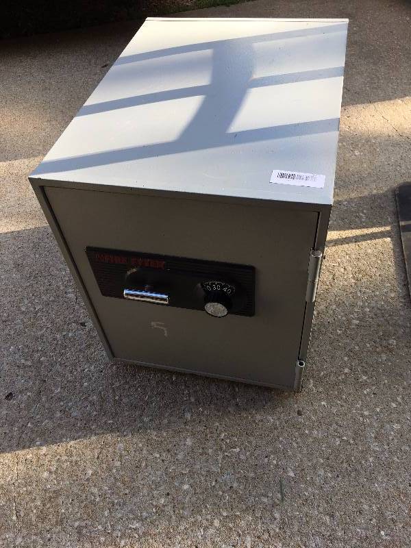 lot 419 image: Fire Fyter Safe