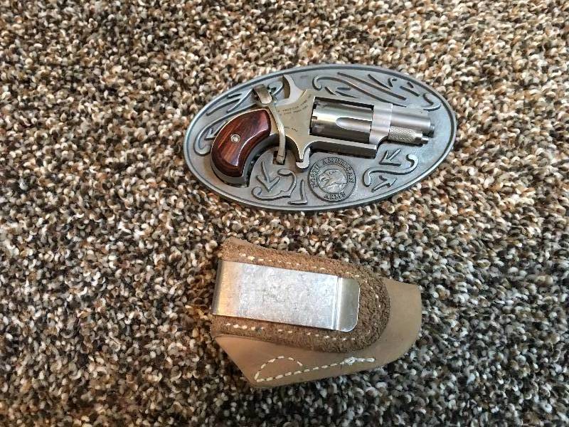 lot 368 image: NORTH AMERICAN ARMS 22 LONG RIFLE REVOLVER WITH BUCKLE AND HOLSTER