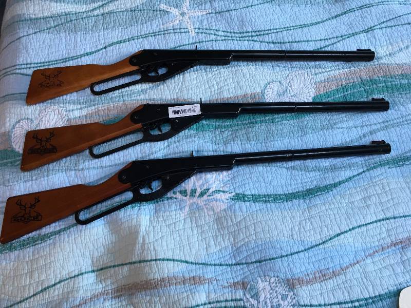 lot 374 image: 3 QTY DAISY LEVER ACTION BB GUNS WITH FIBER FRONT SIGHTS