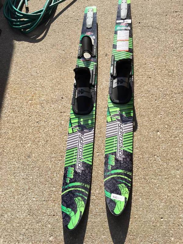 lot 378 image: HYDROSLIDE 168MM ADULT WATER SKIS
