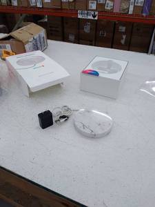 lot 10037 image: Retail - $59.99 Einova - Eggtronic Stone 10W Wireless Charging Pad for Qi-enabled Devices - White Marble