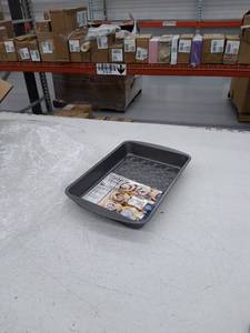 lot 10217 image: Taste of Home 13 x 9 Non-Stick Metal Baking Pan