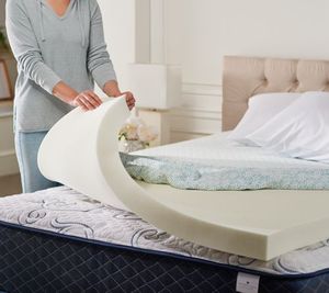 lot 10809 image: Retail - $444.00 Tempur-Pedic 3 Mattress Topper wCooling Cover, Queen