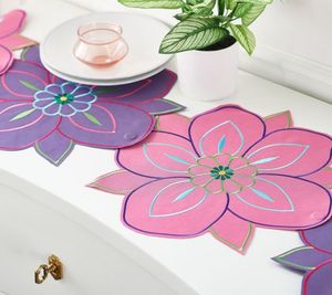 lot 10831 image: Retail - $49.98 Designing Dining Convertible Placemats to Runner Set, Bloom