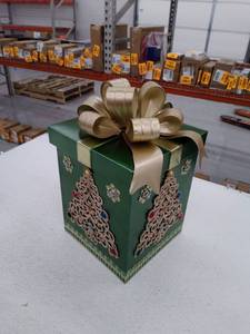 lot 10874 image: Retail - $106.00 Kringle Express Illuminated Metal Present