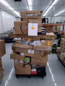 lot 37701 image: Pallet of Miscellaneous Items