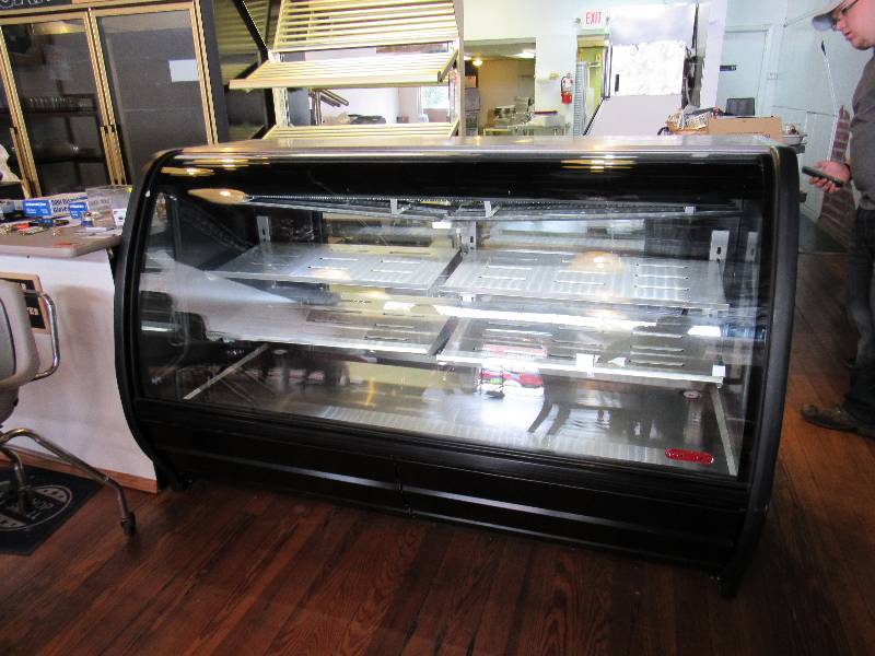 lot 940 image: Tor Rey 75 Lighted Glass Front Display Cooler