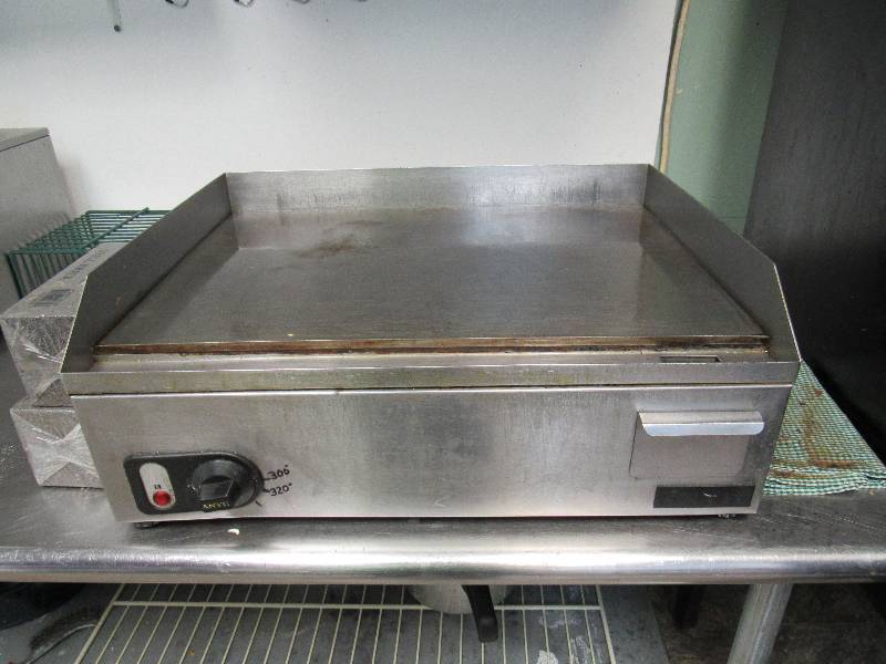 lot 945 image: 24 Anvil Flat Top Electric Griddle