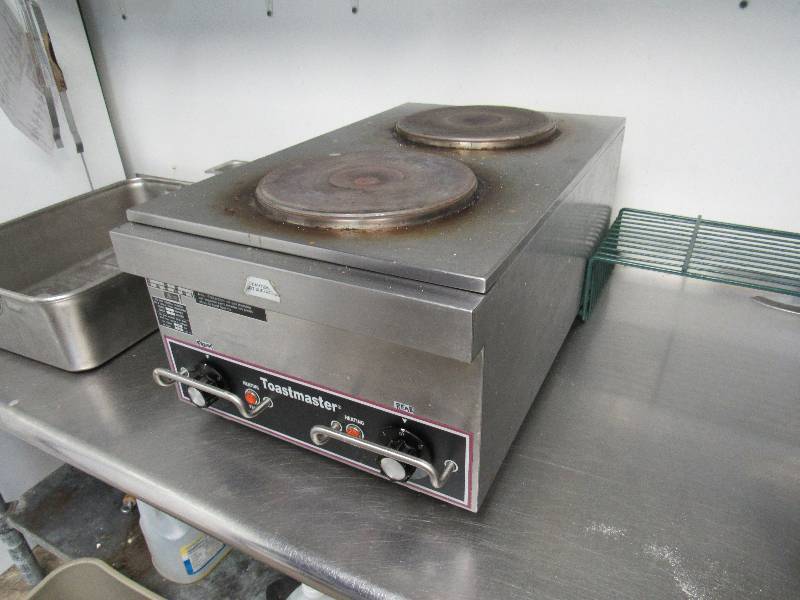 lot 946 image: Toastmaster Countertop Electric Hot Plate 