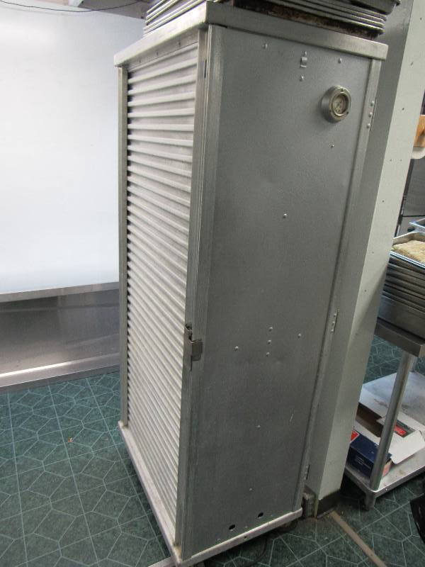 lot 947 image: Mobile Heating HoldingProofer Cabinet