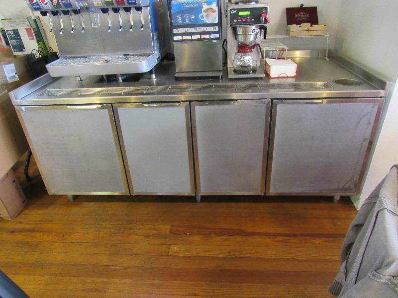 lot 953 image: Duke Manufacturing 84 Drink Station Stand