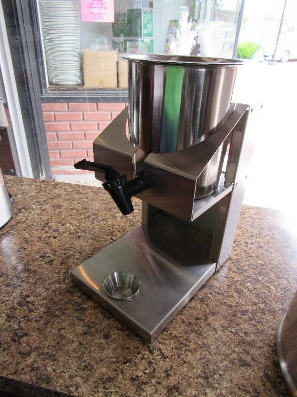 lot 961 image: Brand New Winco Stainless Batter Dispenser With Stand