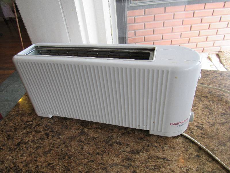 lot 963 image: Farberware Countertop Double Toaster