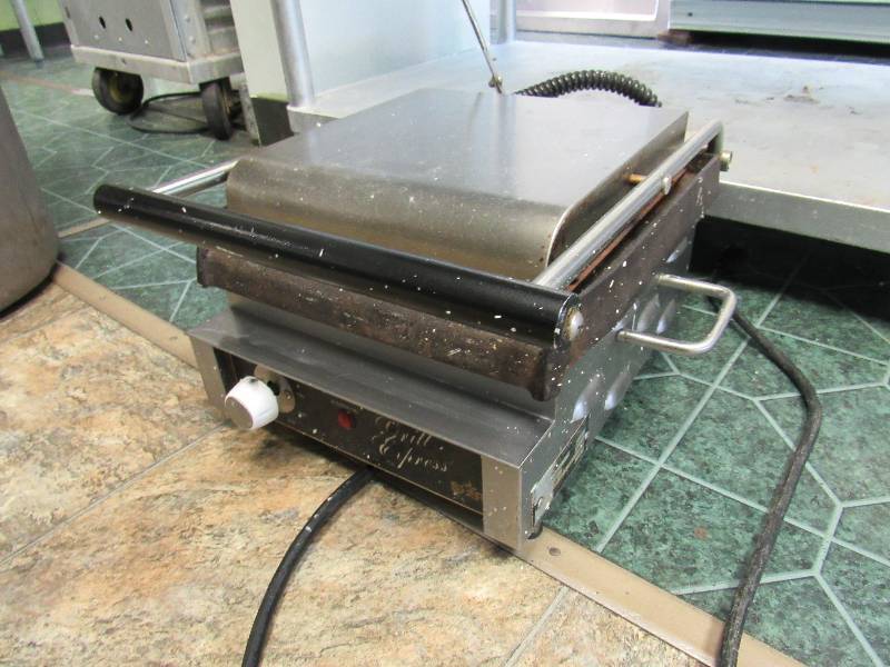 lot 970 image: Star Grill Express Sandwich Press