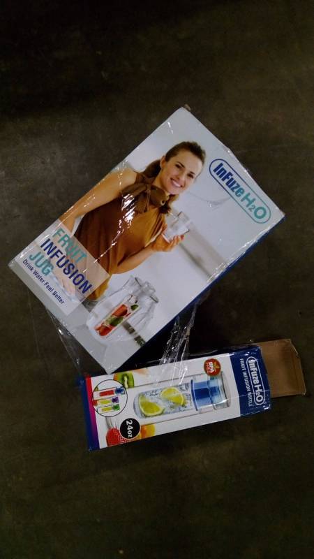 lot 7131 image: InFuzeH20 Fruit-Infuser Water Pitcher