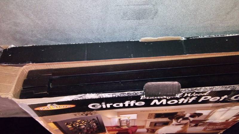 lot 7149 image: Pet Store Giraffe Motif Pet Gate