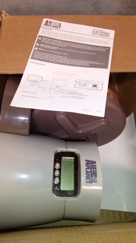 lot 7157 image: Animal Planet Electronic Pet Feeder