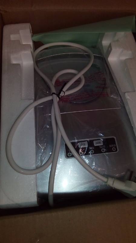 lot 7161 image: igloo ice maker