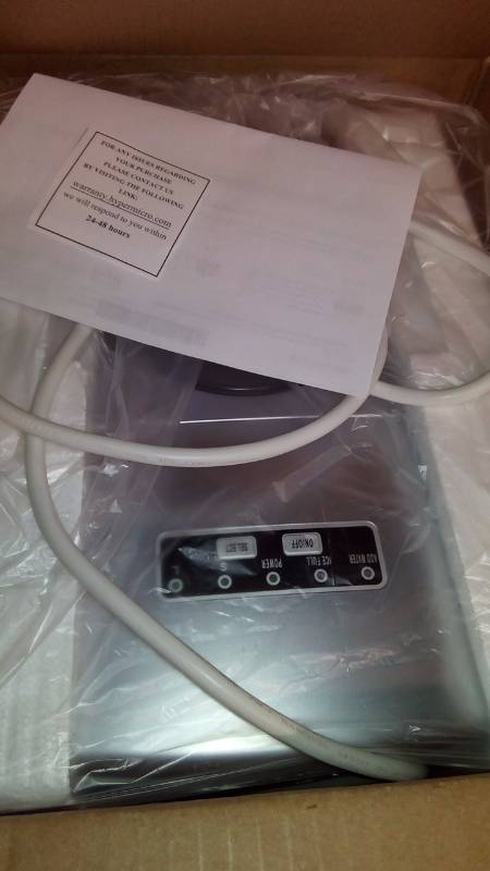 lot 7163 image: igloo ice maker