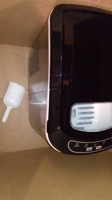 lot 7164 image: igloo ice maker
