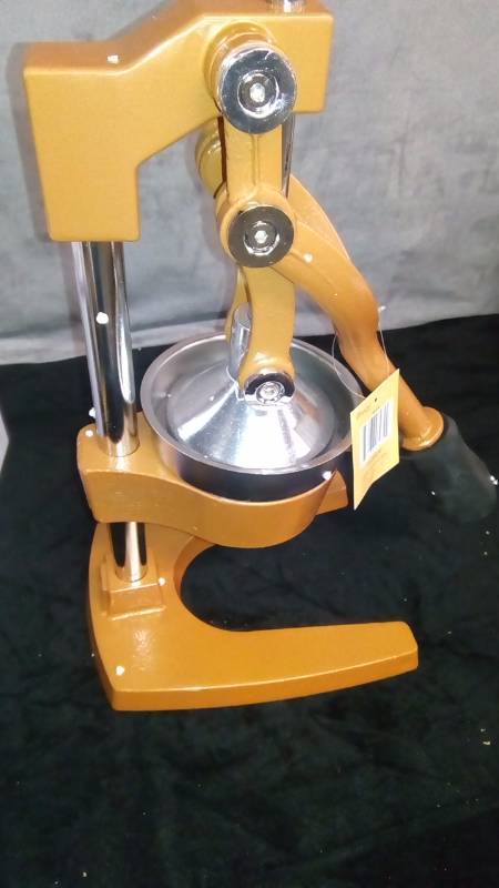 lot 7233 image: Cast Iron Heavy Duty Manual JuicerChopper