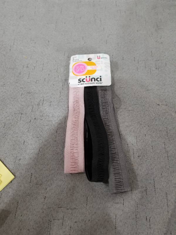lot 500176 image: Scunci Headwraps No Slip Knit Assorted Colors 3 Pk by Ln