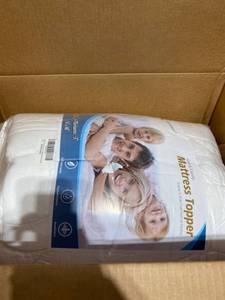 lot 29023 image: SOFT AND COMFY MATTRESS TOPPER IN KING SIZE