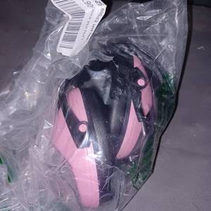lot 29239 image: SOUND BLOCK HEADPHONES, PINK