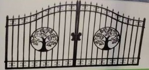 lot 2002 image: UNUSED 2023 Greatbear 14ft Bi-Parting Iron Gate.  With artwork Tree in the middle of the gate frame