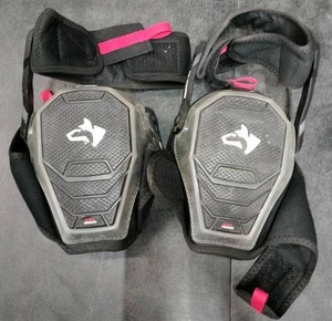 lot 3703 image: Husky Gel Comfort Knee Pads