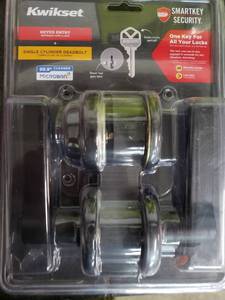 lot 5192 image: Kwikset Keyed Entry Single Cylinder Deadbolt