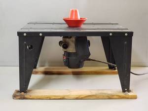 lot 29 image: Working - Craftsman Router & 18 Vermont American RouterSaber Saw Table