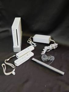 lot 44 image: Nintendo Wii GameCube, Sensory Bar, (2) Controllers