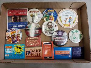 lot 86 image: Goody Box Of Collectible Walmart Buttons