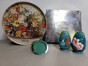 lot 89 image: Vintage Currier & Ives Spring Tin 10, Hawaii Collectible Salt And Pepper Shaker, Delacre Biscuit Tin 9, 2 Visitors Ashtrays (Set Of 9)