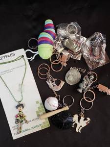 lot 105 image: Keychain Collection & Key Jewelry