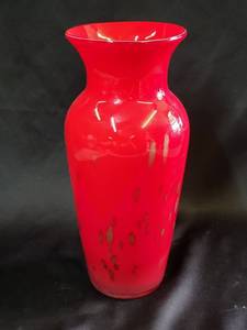 lot 129 image: Hand Blown Art Glass Vase Red Copper Aventurine Glitter 12T