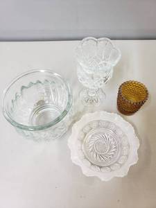 lot 224 image: Assorted Glassware